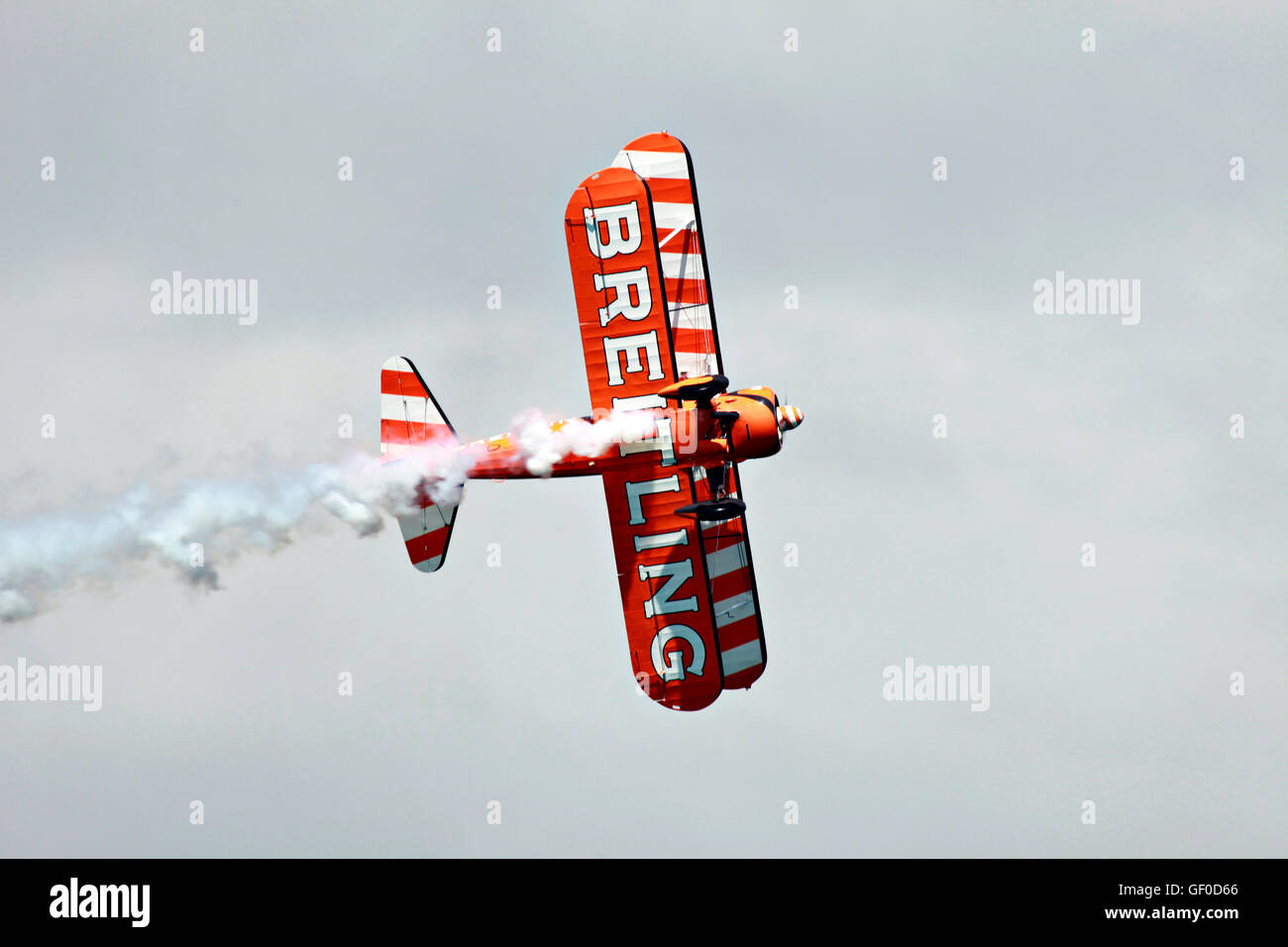 Breitling-Wing-Walkers Flugzeug führt Kunstflug in Bray Air Show Wicklow Irland Stockfoto