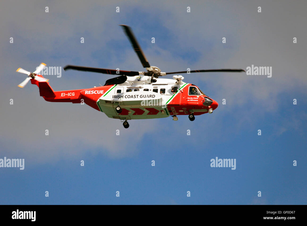 Der irischen Küstenwache Hubschrauber erklingt in Bray Air Display Irland 2016 Stockfoto