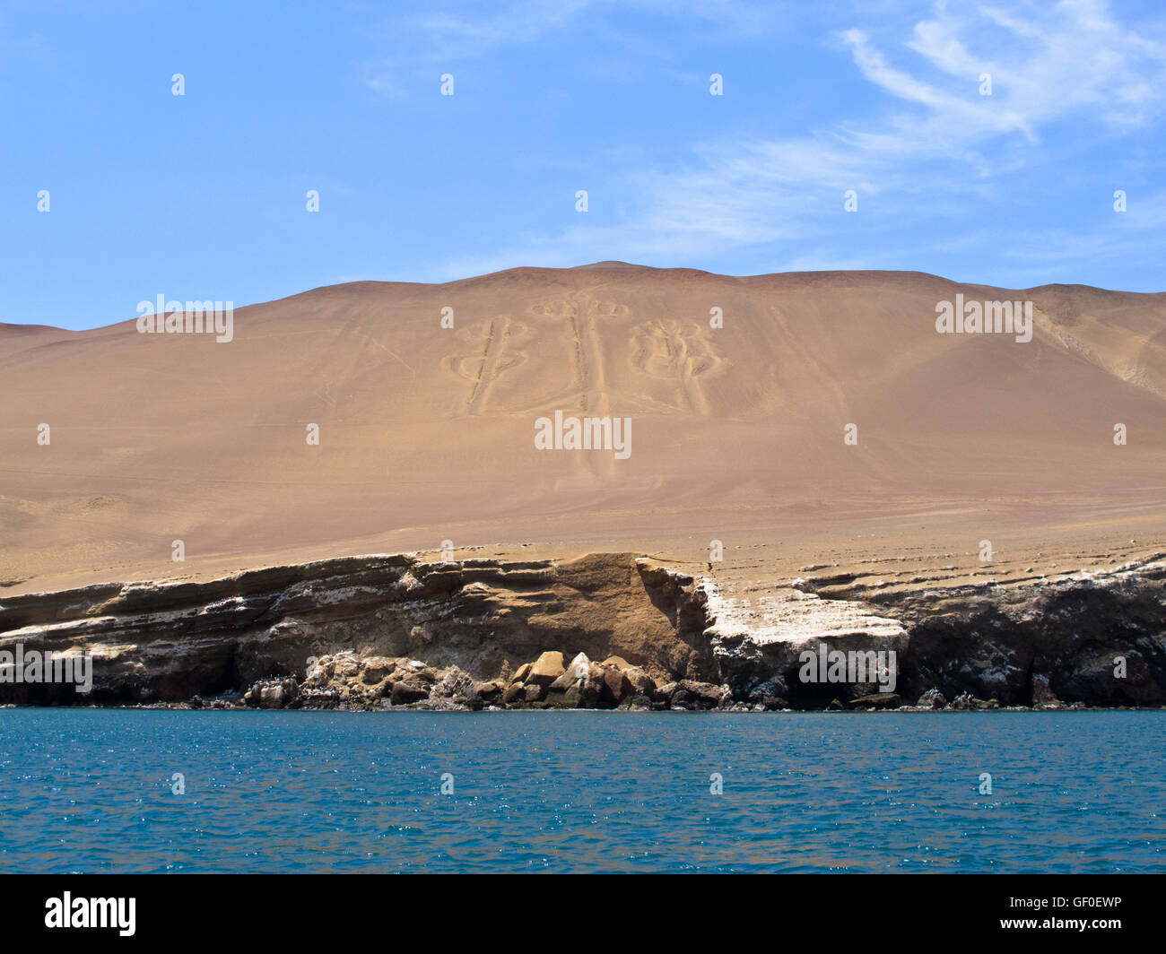 Die Paracas-Kandelaber auf dem einsamen Berg der Anden Stockfoto