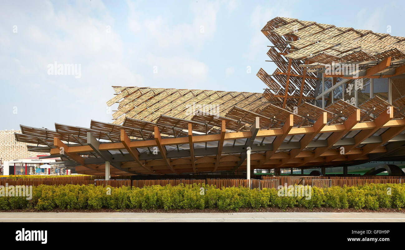 Vorderansicht des Außenseite Fassade. Mailand EXPO 2015, China-Pavillon, Mailand, Italien. Architekt: Studio Link-Bogen mit der Tsinghua Universität, 2015. Stockfoto