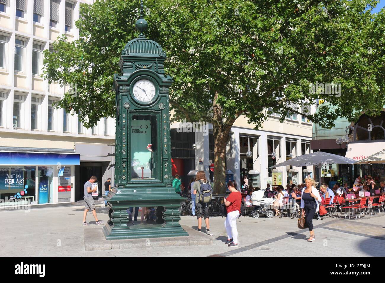 Historische Kröpcke-Uhr aus Eisen in der Mitte von Hannover, Norddeutschland, Europa gemacht. Stockfoto