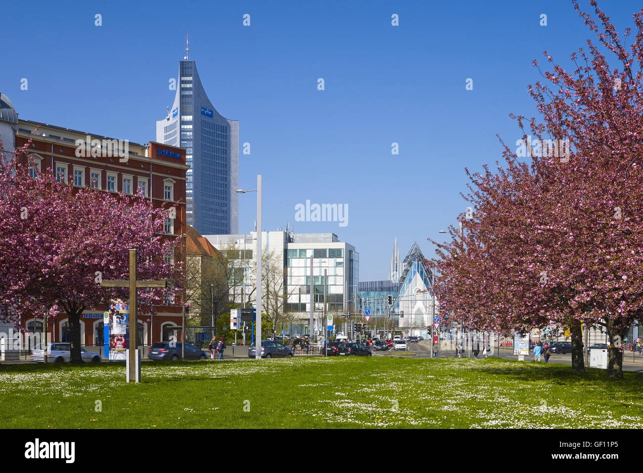Blick vom Johannisplatz auf neue Augusteum, Leipzig, Deutschland Stockfoto