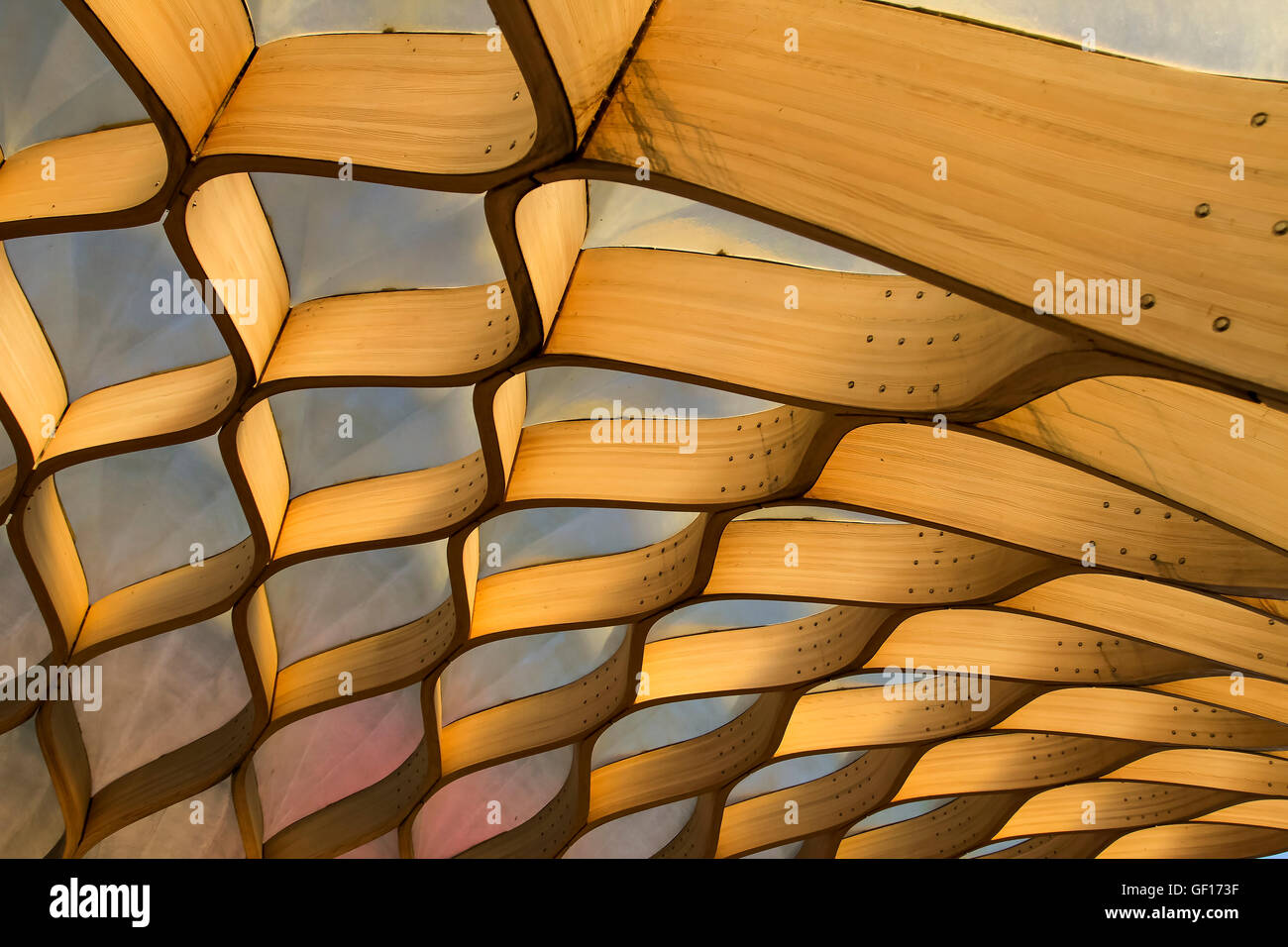 Chicago, USA - Mai 2015. Kurvenreiche Holzpavillon in Chicagos Lincoln Park Zoo; eine Skulptur von Studio Gang Architektur. Stockfoto