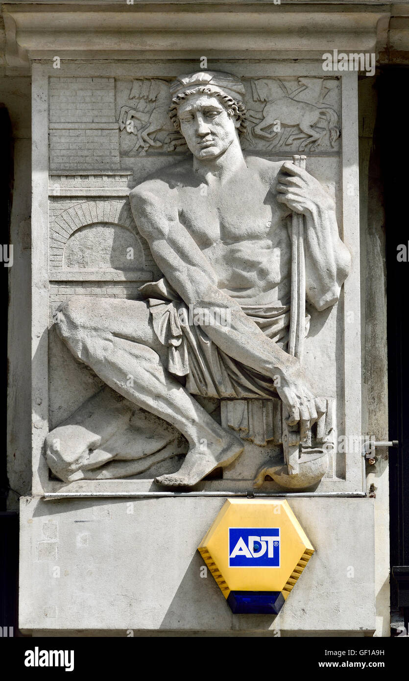 London, England, Vereinigtes Königreich. Schatzkammer, 19-21 Hatton Garden (1907: Niven & Wigglesworth) Gold-Gießerei-Arbeiter Stockfoto