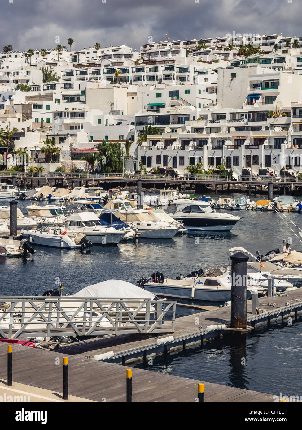 Blick auf den Hafen in Puerto del Carmen in Lanzarote Kanarische Inseln, Spanien. Bild aufgenommen im April 2016 in Puerto del Carmen in Stockfoto