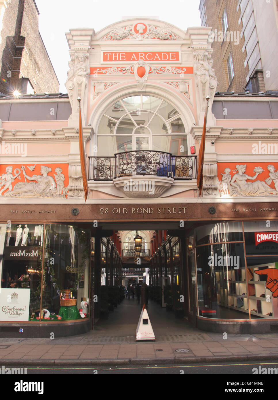 Eingang zum Royal Arcade Piccadilly London Stockfoto