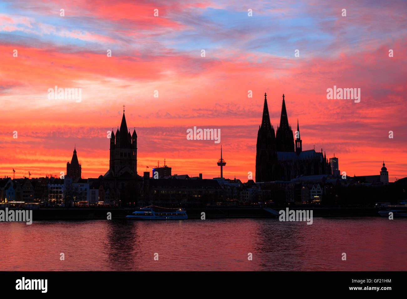 Kölner Dom und groß St. Martin Kirche, Deutschland Stockfoto