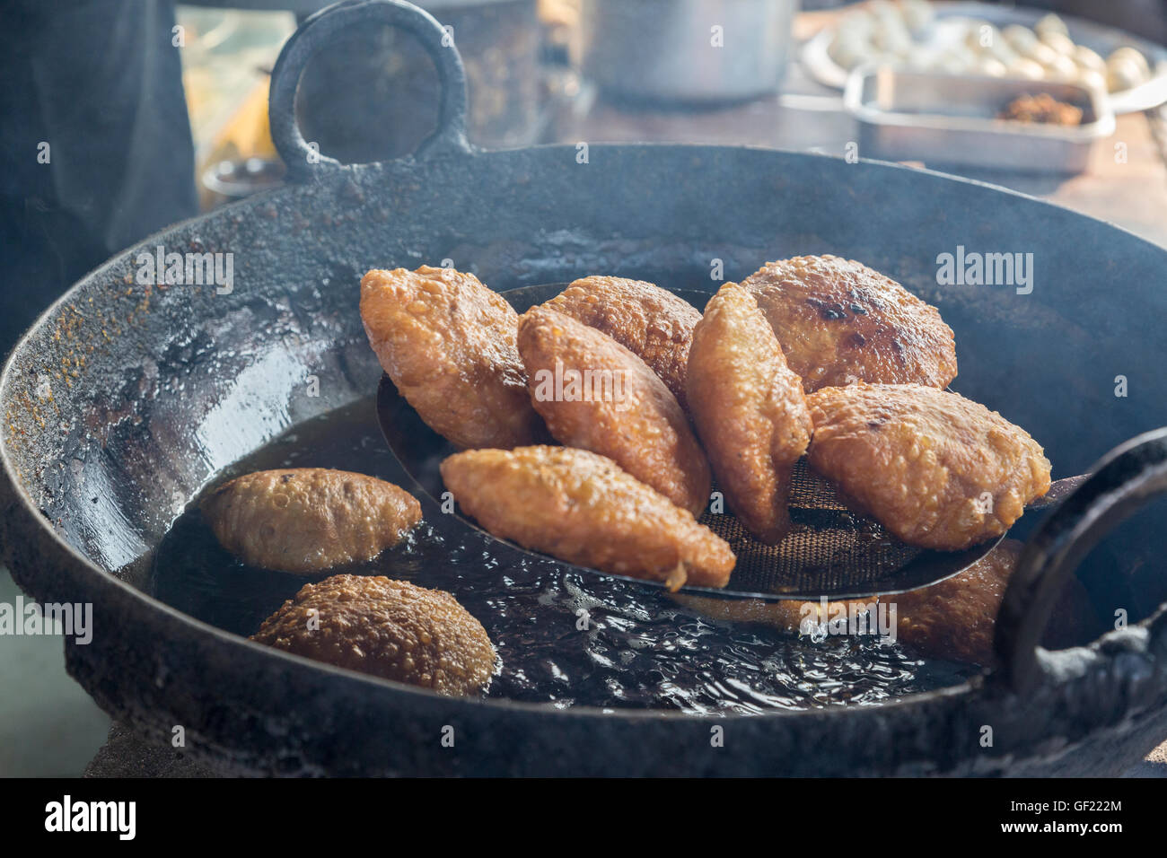 Samosas, Knödel, Nawalgar, Indien Stockfoto