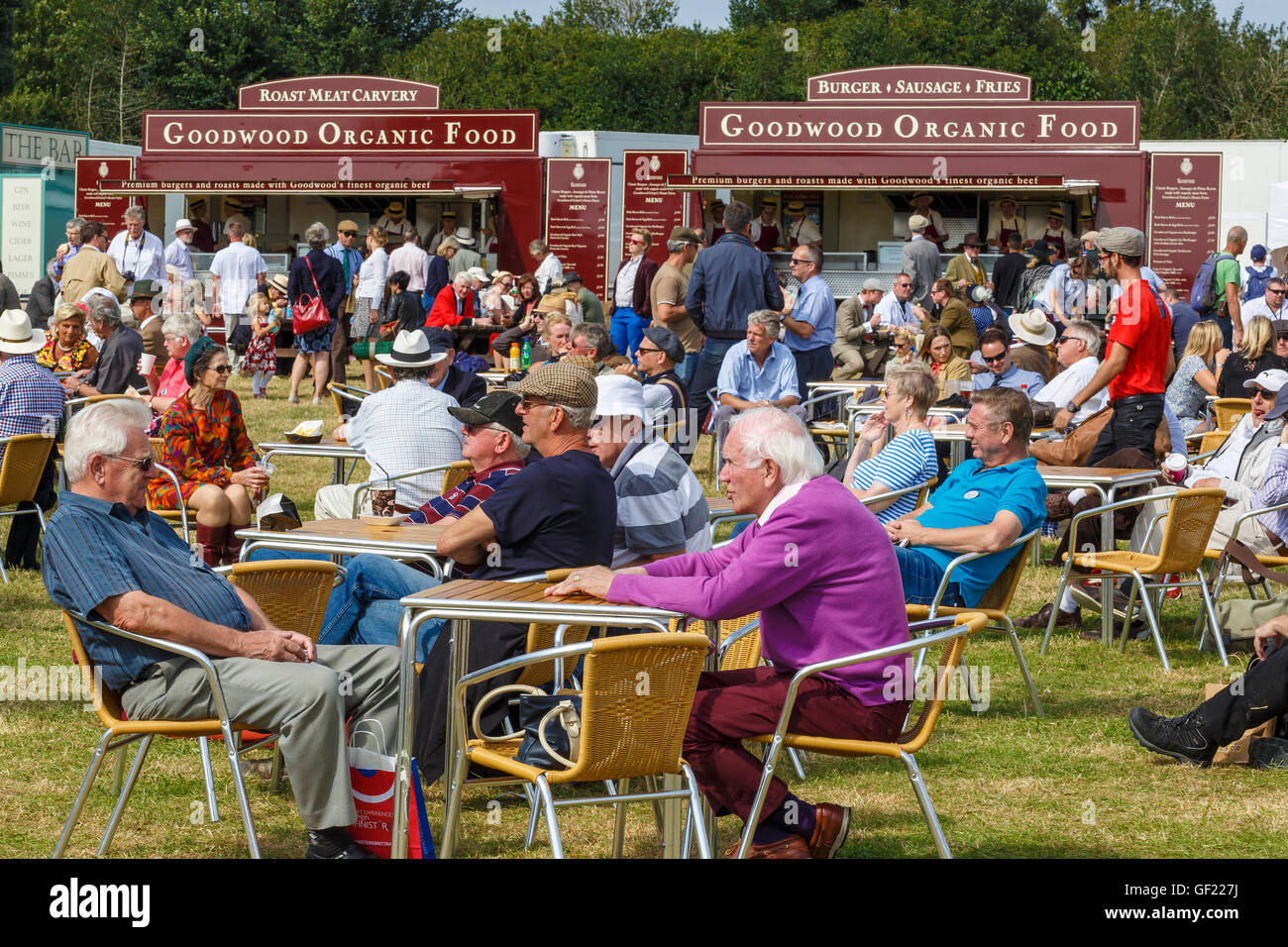 Eines der Essbereich an der 2015 Goodwood Revival Meeting, Sussex, UK. Essen vom Goodwood Estate, Sussex, UK Stockfoto