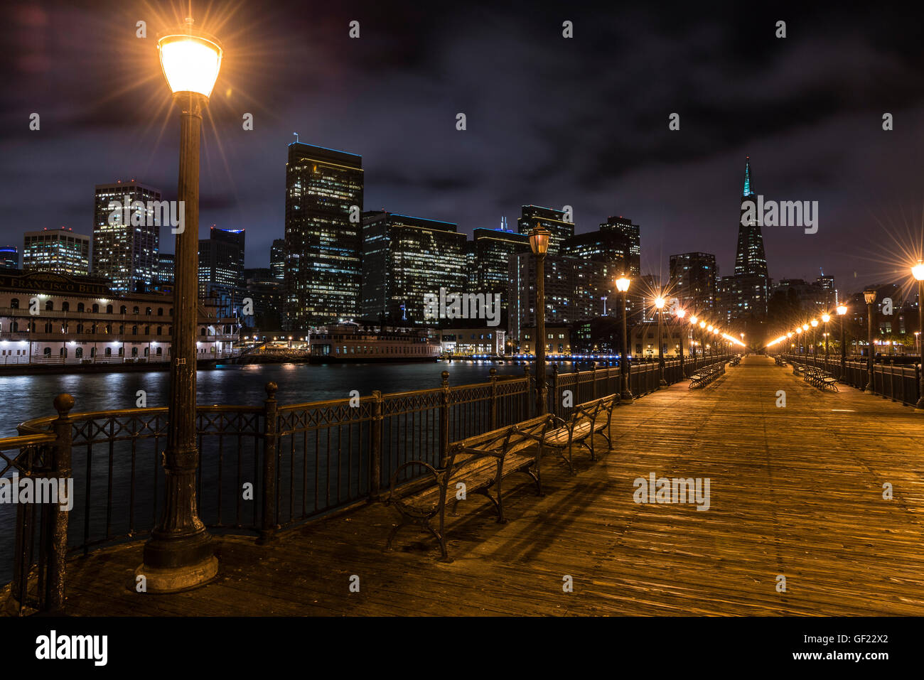 Pier 7 und Skyline, San Francisco, Kalifornien, USA Stockfoto