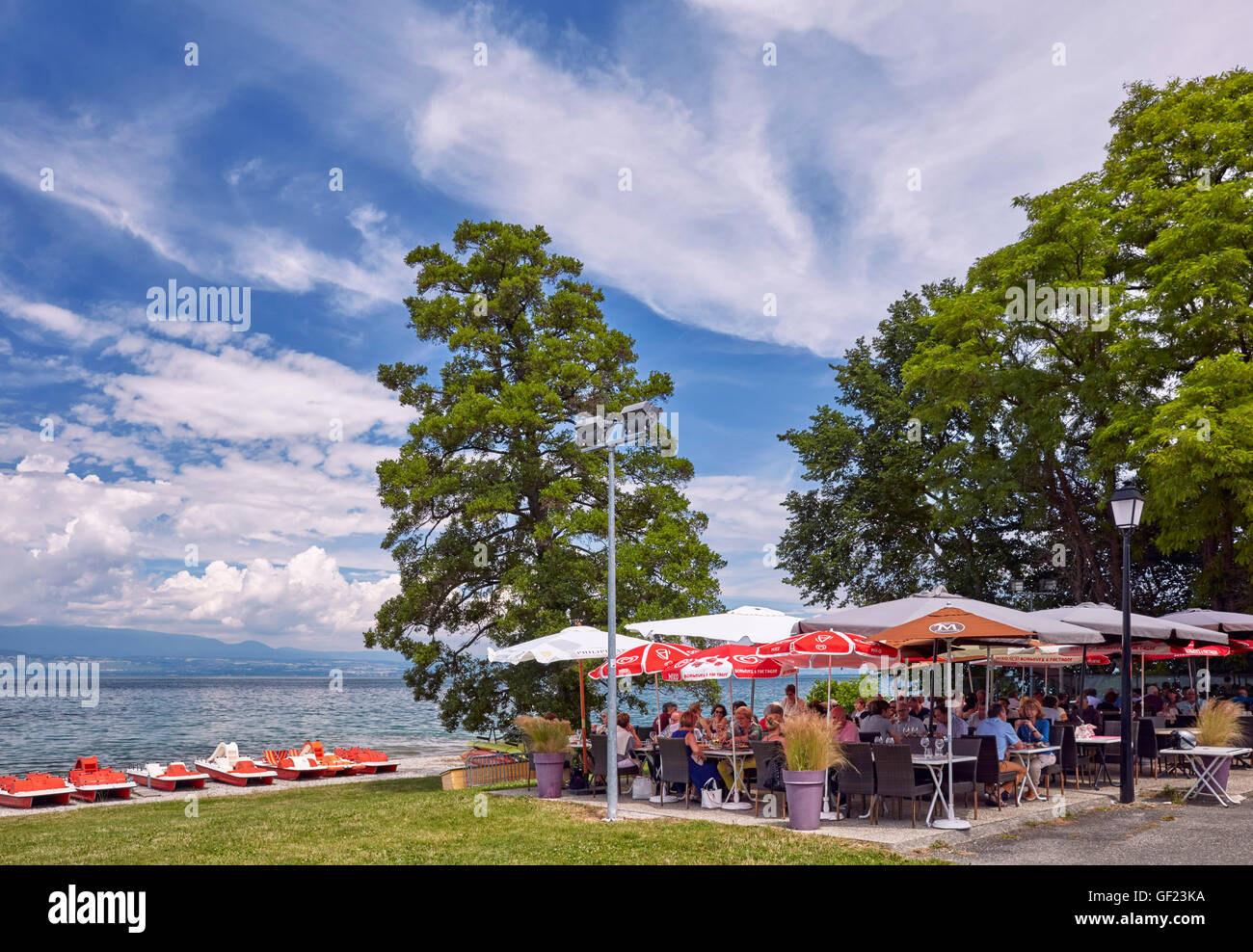 Les Pieds Dans l ' Eau Restaurant Lac Léman.  Anthy-Sur-Léman, Haute-Savoie, Frankreich. Stockfoto
