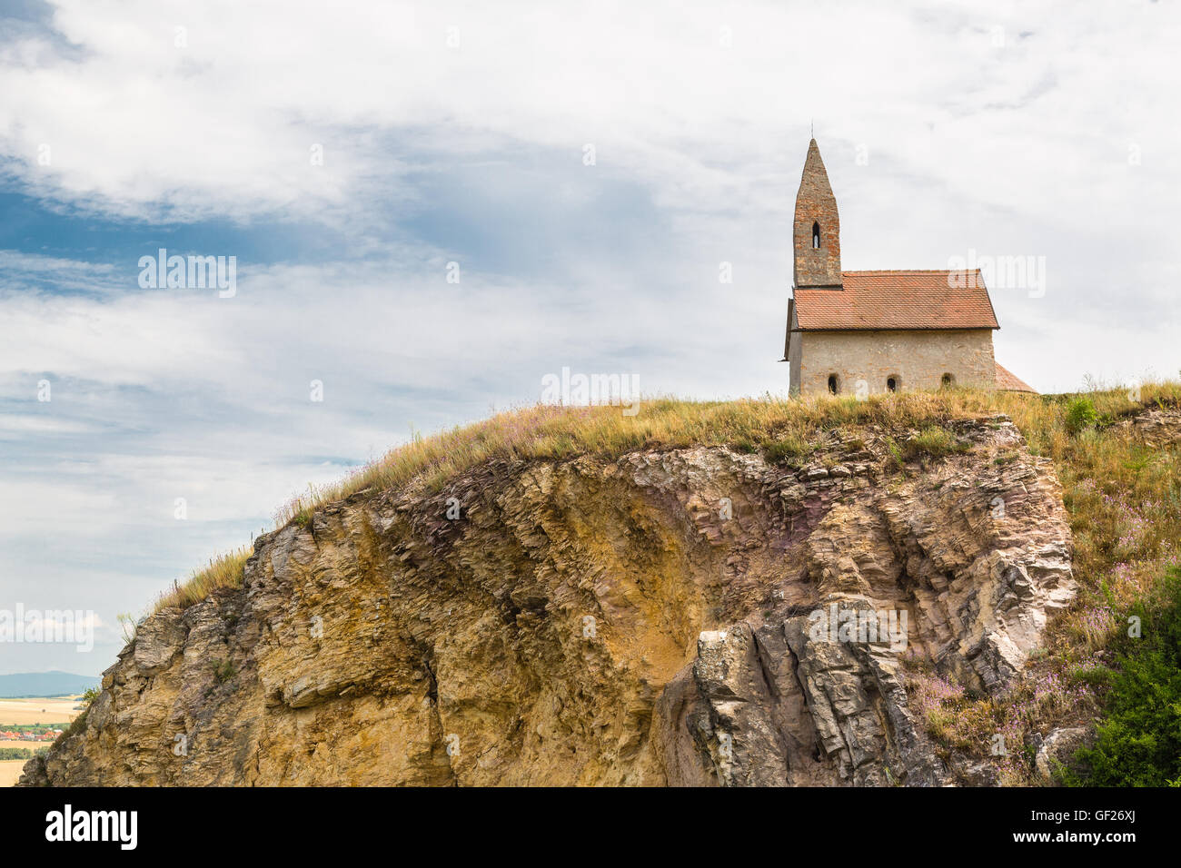 Die Kirche St. Michael Erzengel. Frühe romanische Kirche aus der ersten Hälfte des 11. Jahrhunderts. Drazovce, Nitra, Slowakei. Stockfoto