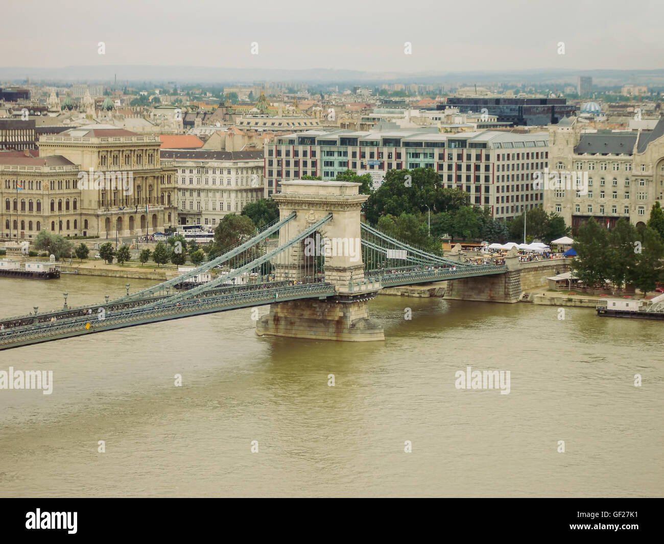Széchenyi Kettenbrücke ist eine Hängebrücke, die die Donau zwischen Buda und Pest, die westlichen und östlichen Seiten umfasst Stockfoto