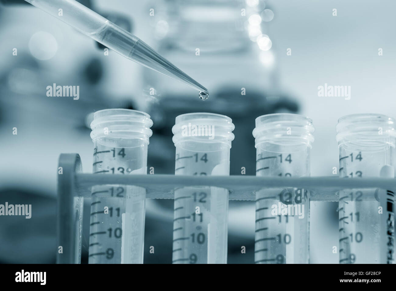 Pipette und Reagenzgläser Stockfoto