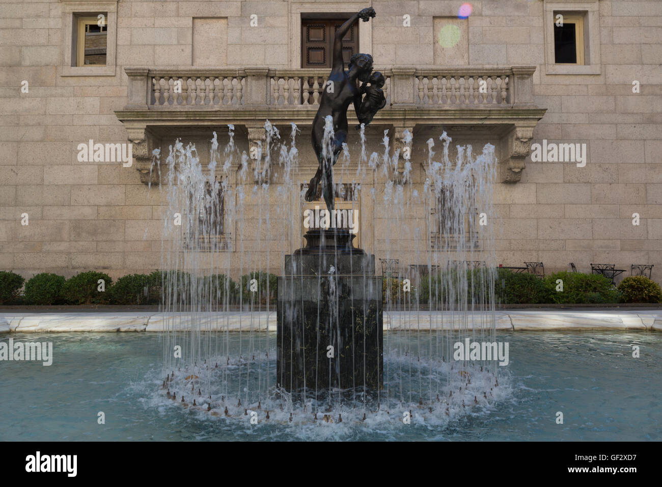 Ein Blick auf den Brunnen im Innenhof der Boston Public Library am Copley Square in Boston, Massachusetts. Stockfoto