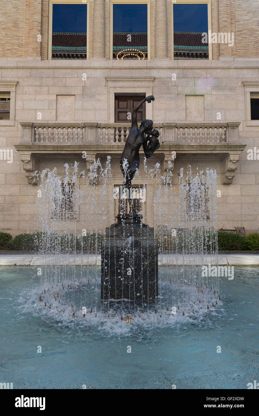 Ein Blick auf den Brunnen im Innenhof der Boston Public Library am Copley Square in Boston, Massachusetts. Stockfoto