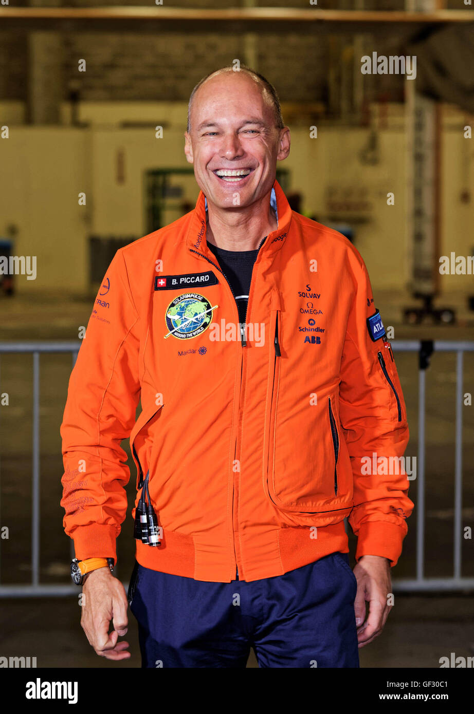 Bertrand Piccard der Schweiz bereitet sich auf seine betriebene Solarflugzeug Solar Impulse 2 Priotr am JFK Airport in New York ausziehen pilot. Stockfoto