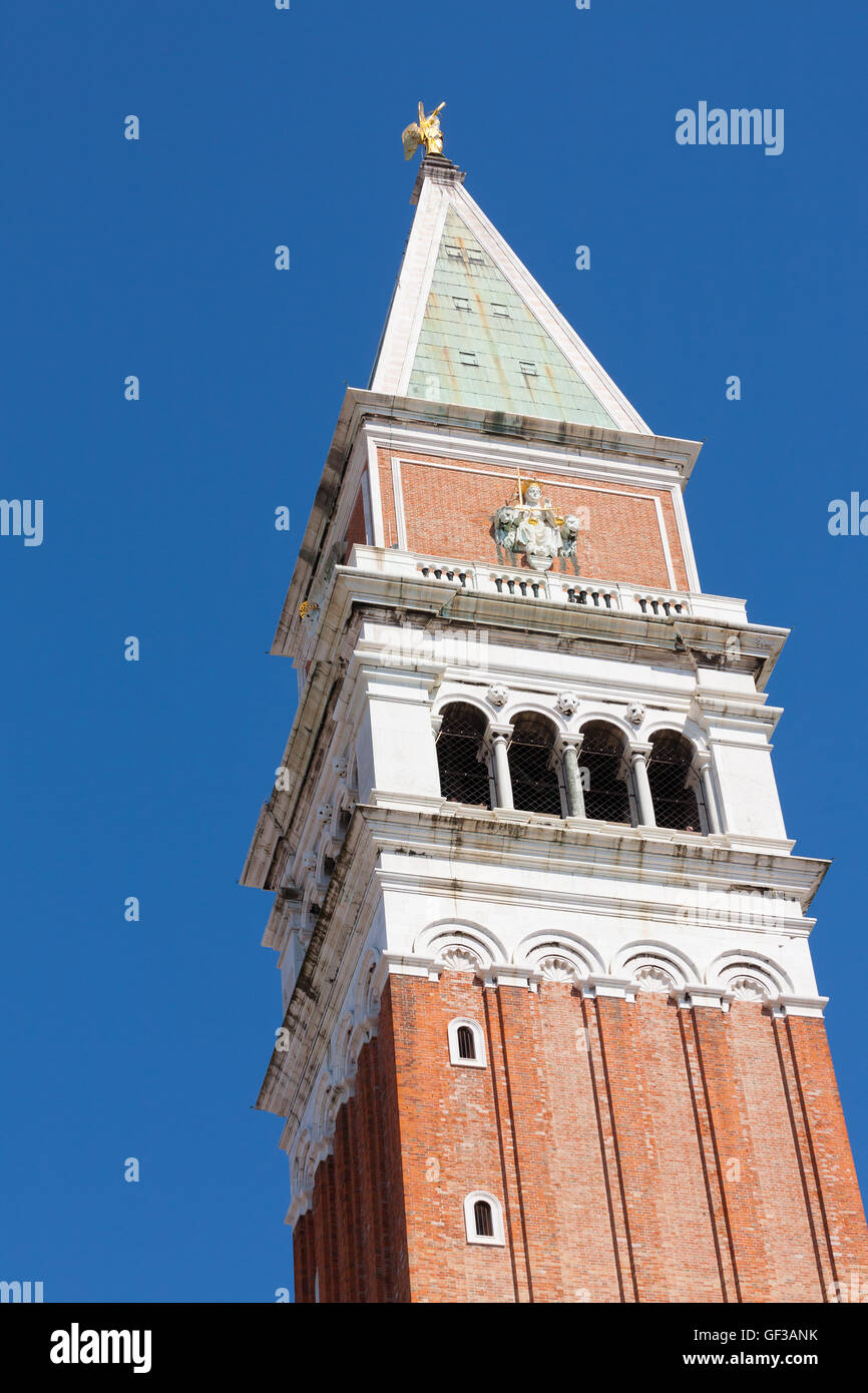 Detailansicht der Glockenturm von San Marco, Venedig, Italien. Berühmte Gebäude aus Italien Stockfoto