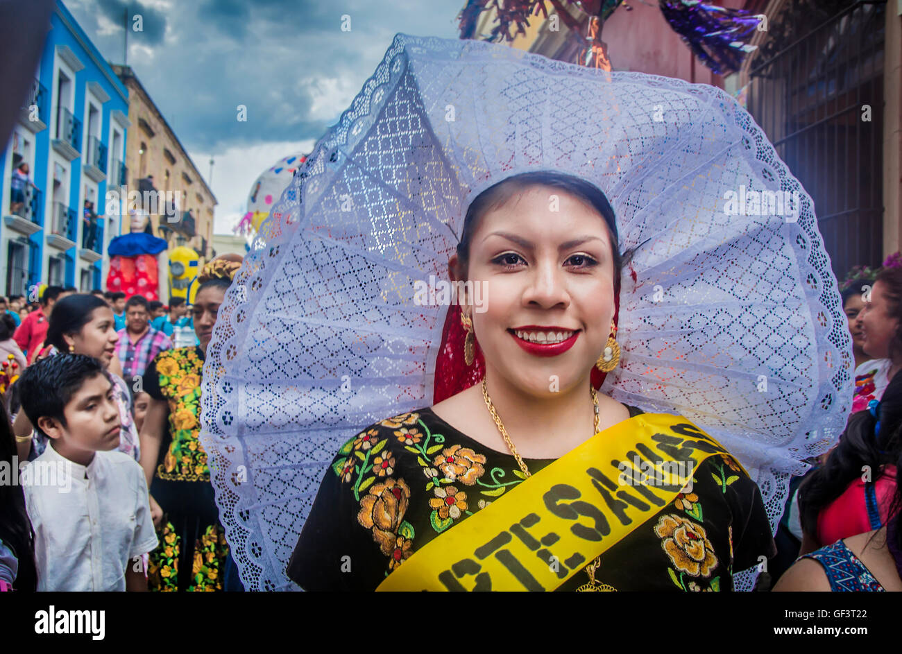 Oaxaca, Mexiko. 27. Juli 2016. Feiern auf den Straßen der "Guelaguetza in Oaxaca" 2016 Credit: Alberto Sibaja Ramírez/Alamy Live News Stockfoto