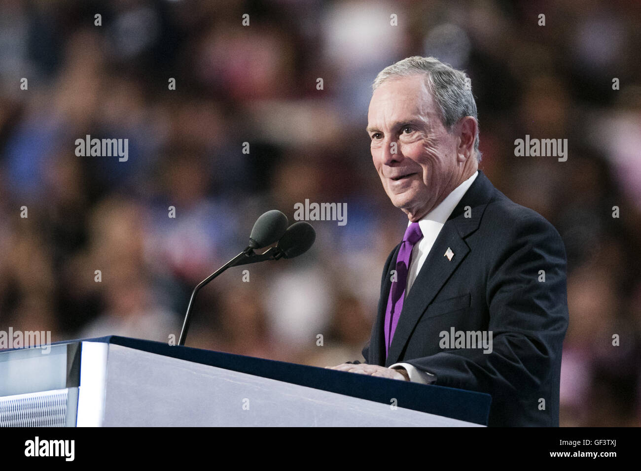 Philadelphia, Pennsylvania, USA. 27. Juli 2016. Ehemaliger New Yorker Bürgermeister Michael Bloomberg befasst sich mit der 2016 US Democratic National Convention im Wells Fargo Center, Philadelphia, Pennsylvania, USA am 27. Juli 2016. Bildnachweis: Li Muzi/Xinhua/Alamy Live-Nachrichten Stockfoto