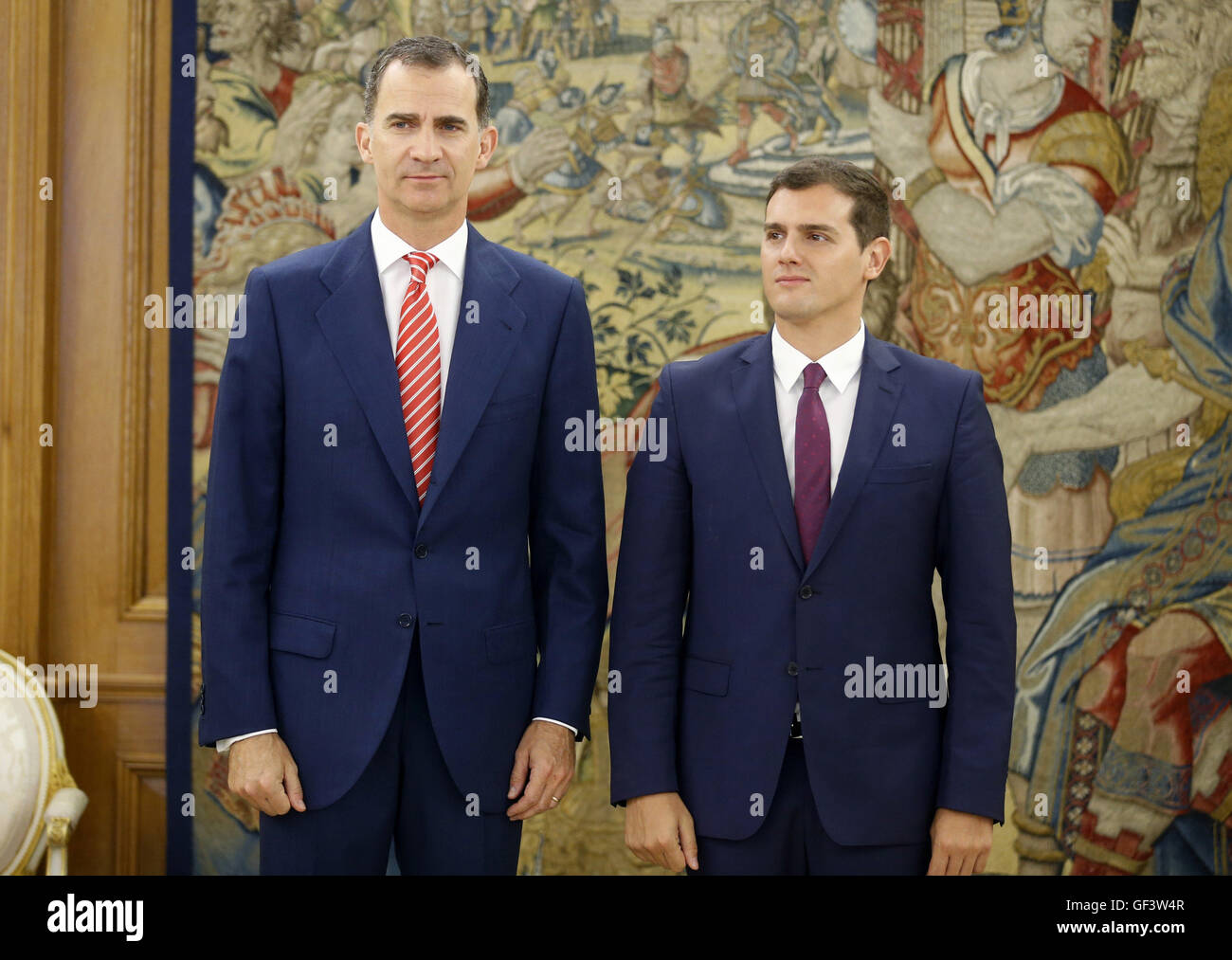 Madrid, Madrid, Spanien. 28. Juli 2016. Spaniens König Felipe VI (L) den Führer der Bürgerinnen und Bürger (Bürger) Partei begrüßt, statt Albert Rivera, während die vierte Verhandlungsrunde Form Regierung auf die Zarzuela-Palast in Madrid, Spanien. © Jack Abuin/ZUMA Draht/Alamy Live-Nachrichten Stockfoto