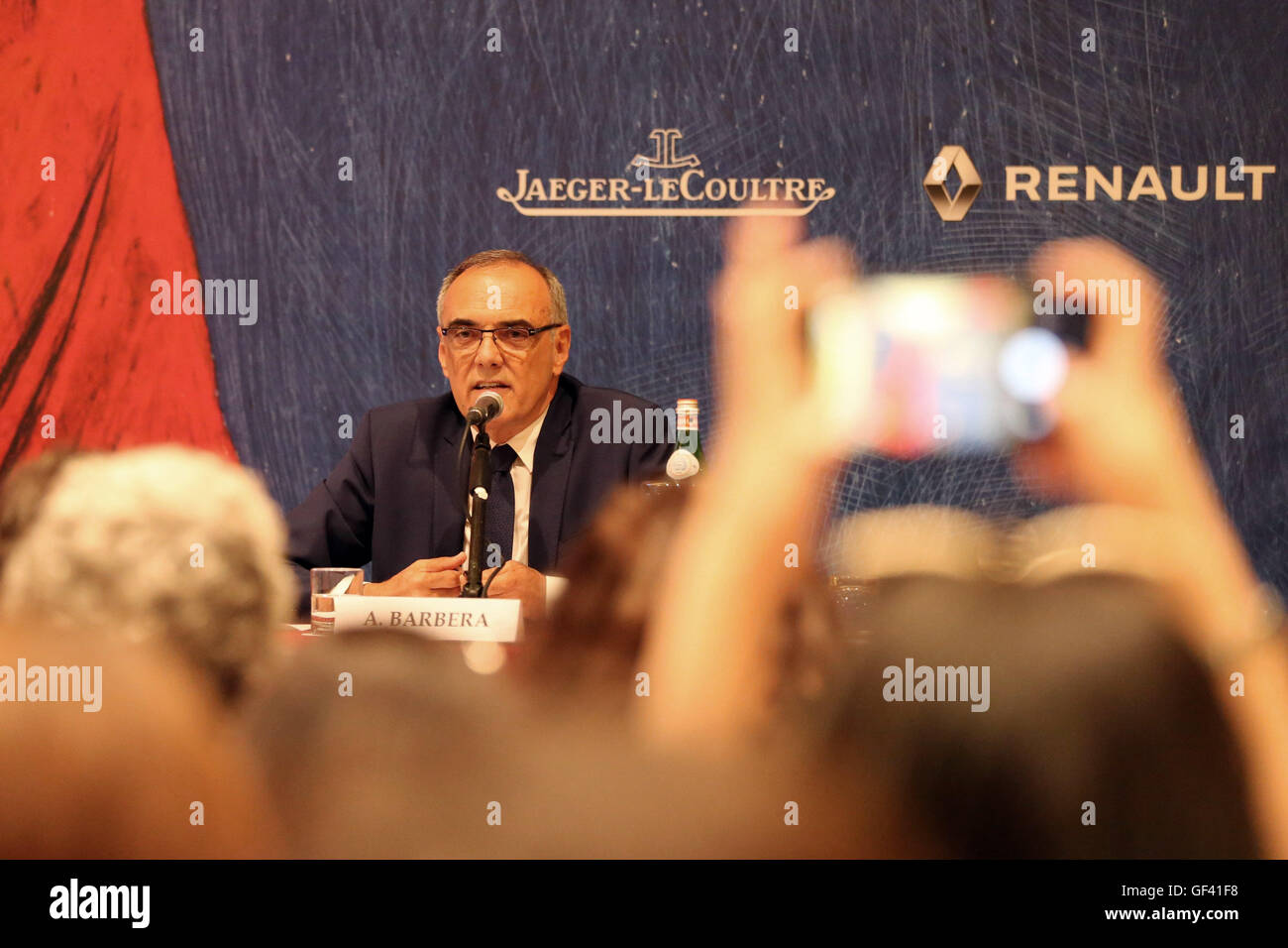 Rom, Italien. 28. Juli 2016. Filmfestspiele von Venedig künstlerischer Leiter Alberto Barbera besucht eine Pressekonferenz in Rom, Italien, am 28. Juli 2016. Das komplette Programm der Filmfestspiele von Venedig 2016 wurde während einer Pressekonferenz am Donnerstag vorgestellt. Insgesamt rund 20 Filme werden im offiziellen Wettbewerb als Weltpremieren, 18 Filme und Dokumentationen außer Konkurrenz spielen, und weitere 18 in den Ländereinstellungen Horizonte gewidmet neuen Kino-Trends. © Luo Na/Xinhua/Alamy Live-Nachrichten Stockfoto