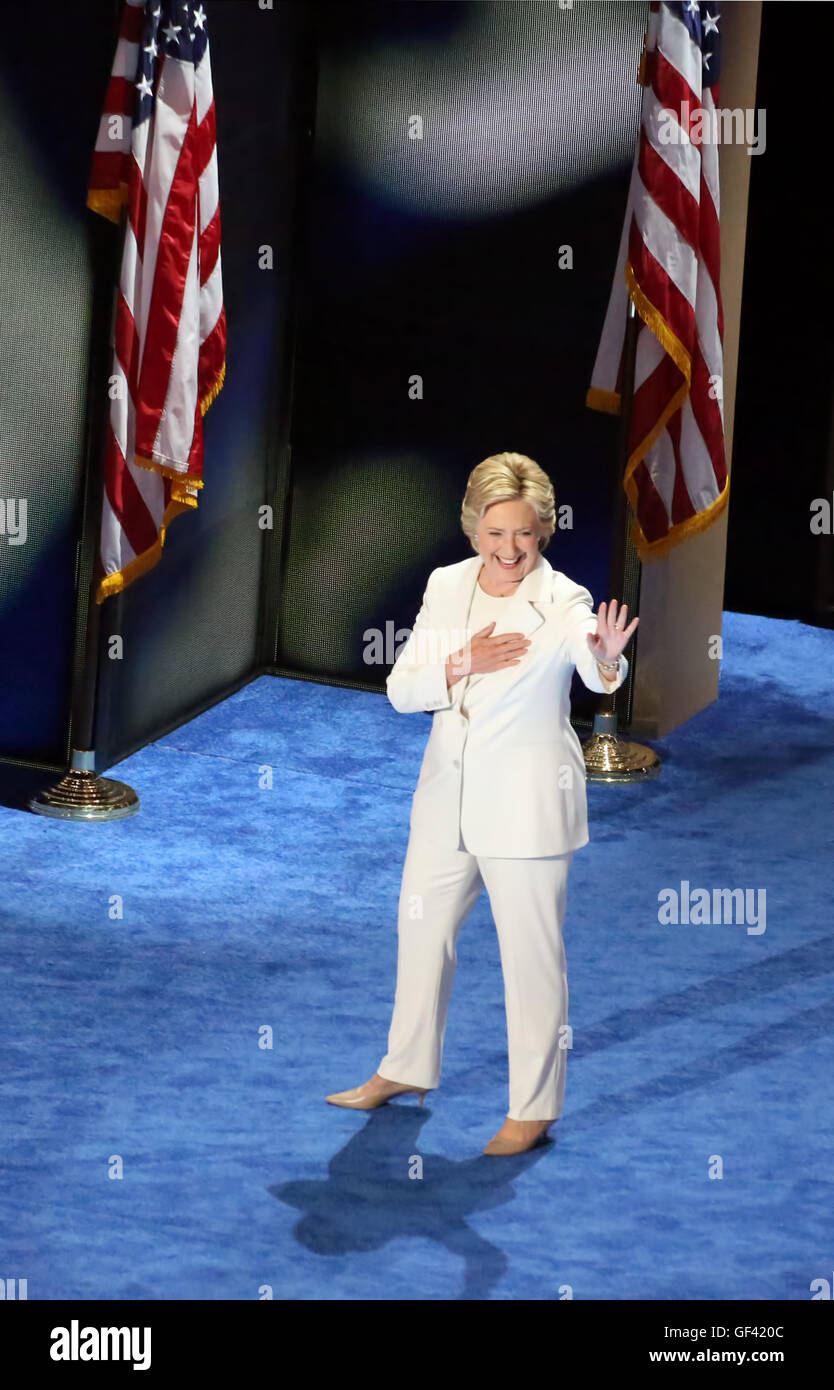 Philadelphia, USA. 28. Juli 2016. PHILADELPHIA, PA - 28 Juli: Hillary Clinton abgebildet auf der Democratic National Convention 2016 4.Tag an das Wells Fargo Center in Philadelphia, Pennsylvania am 28. Juli 2016. Bildnachweis: Star Shooter/MediaPunch Credit: MediaPunch Inc/Alamy Live-Nachrichten Stockfoto