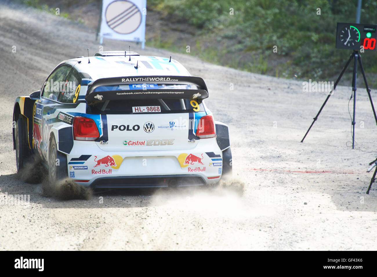 Jyväskylä, Finnland. 29. Juli 2016. Andreas Mikkelsen von Norwegen und Anders Jaeger von Norwegen in Aktion während der SS6 von Neste Rally Finnland 2016 in ihren Volkswagen Polo R WRC Team Volkswagen Motorsport II am 29. Juli 2016 in Jyväskylä, Finnland Stockfoto