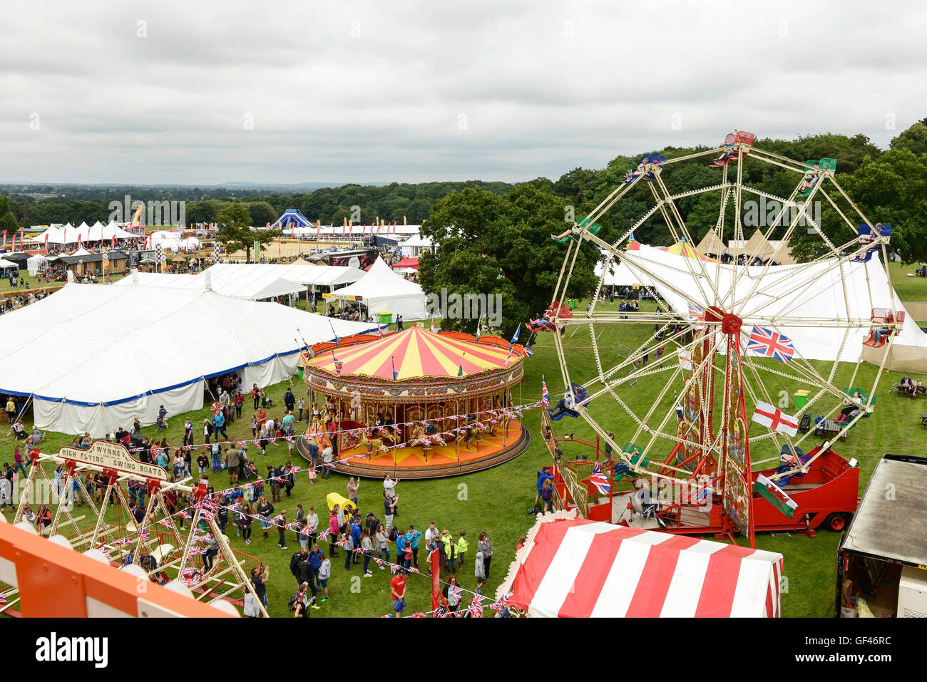 Bolesworth, Cheshire, UK. 29. Juli 2016. Einen Panoramablick über die Messe-Bereich der Website. Die Veranstaltung ist die Idee von Chris Evans und Funktionen 3 Tage von Autos, Musik und Unterhaltung mit einem Gewinn an die Stiftung Kinder in Not gespendet. Bildnachweis: Andrew Paterson/Alamy Live-Nachrichten Stockfoto