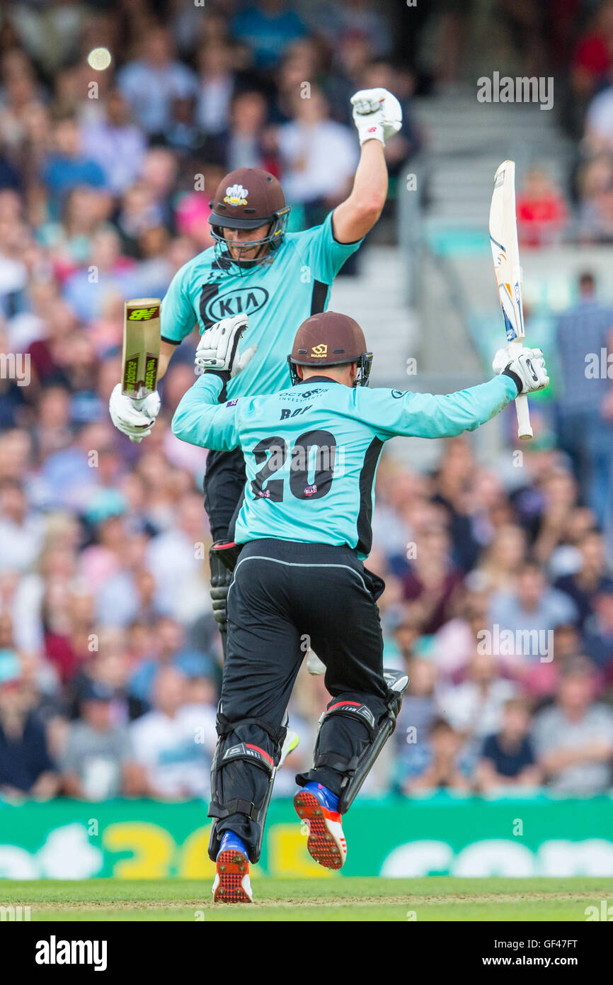 London, UK. 29. Juli 2016. Jason Roy bekommt seine 100 Wimper auf seinem Weg zum 120 nicht heraus für Surrey im NatWest T20 Blast Spiel gegen Kent in das Oval. Bildnachweis: David Rowe/Alamy Live-Nachrichten Stockfoto