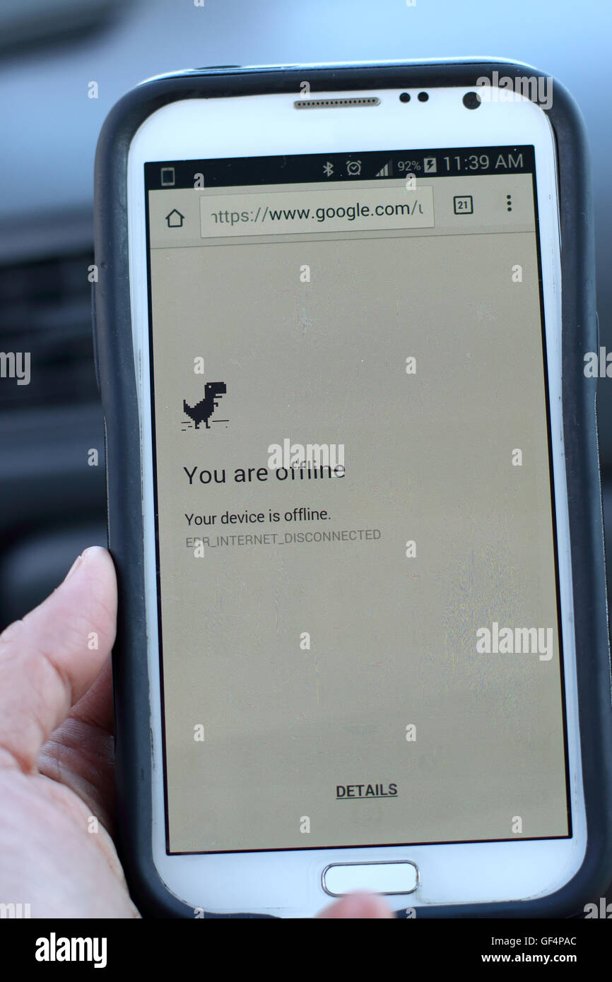 "Du bist offline" Nachricht auf Smartphone Android Bildschirm Stockfoto