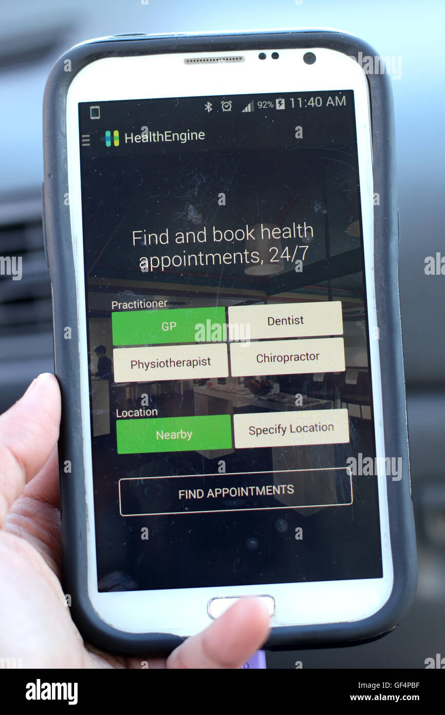 Öffnung der Health Engine-Anwendung auf Android Smartphone-Bildschirm Stockfoto