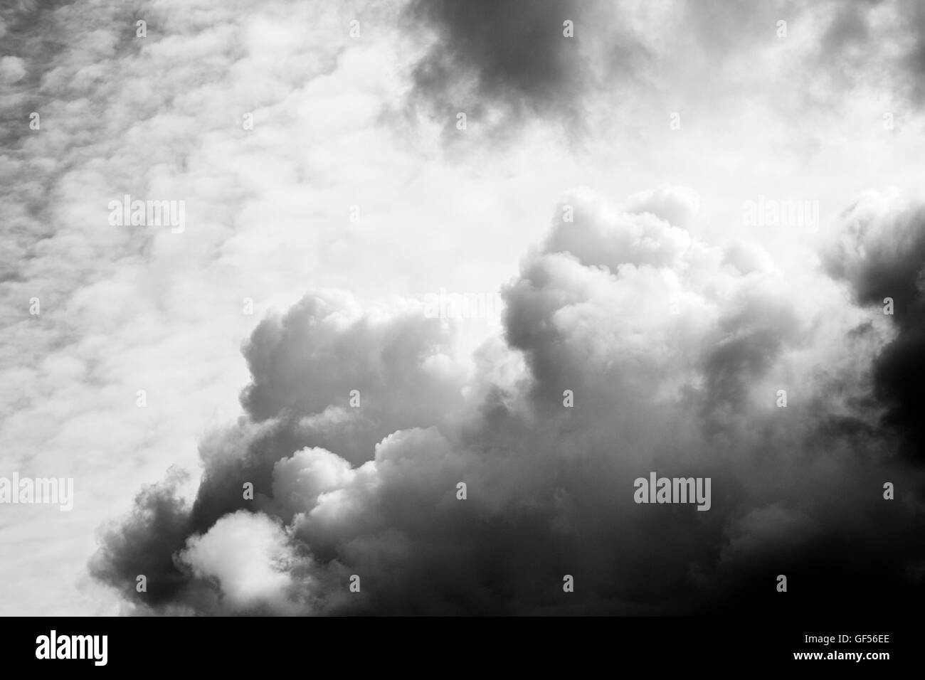 Cumulonimbus Wolkenformationen am Himmel. VEREINIGTES KÖNIGREICH. Stockfoto