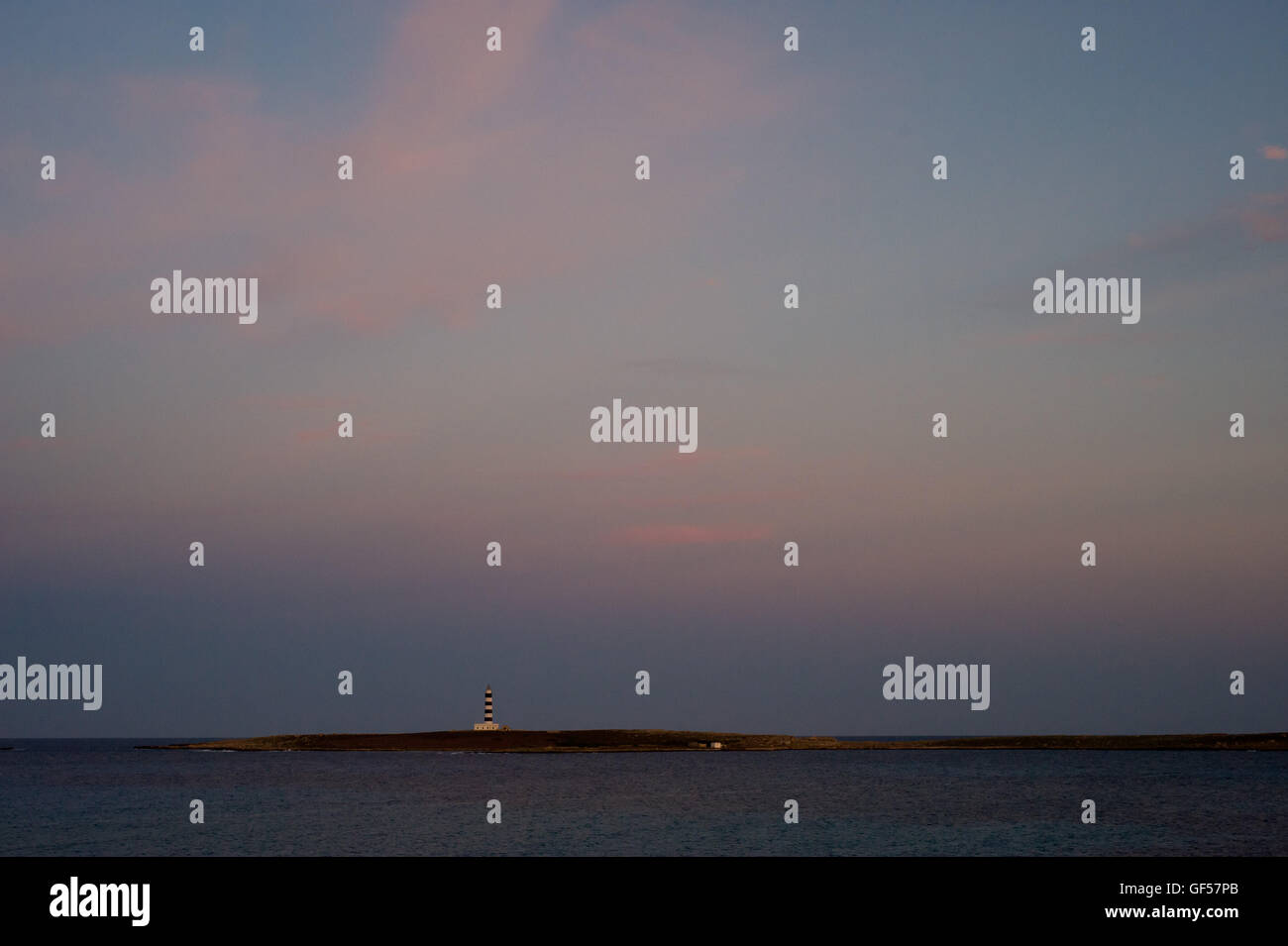 Illa de l'aire und Leuchtturm in Menorca, Balearen, Spanien. Stockfoto