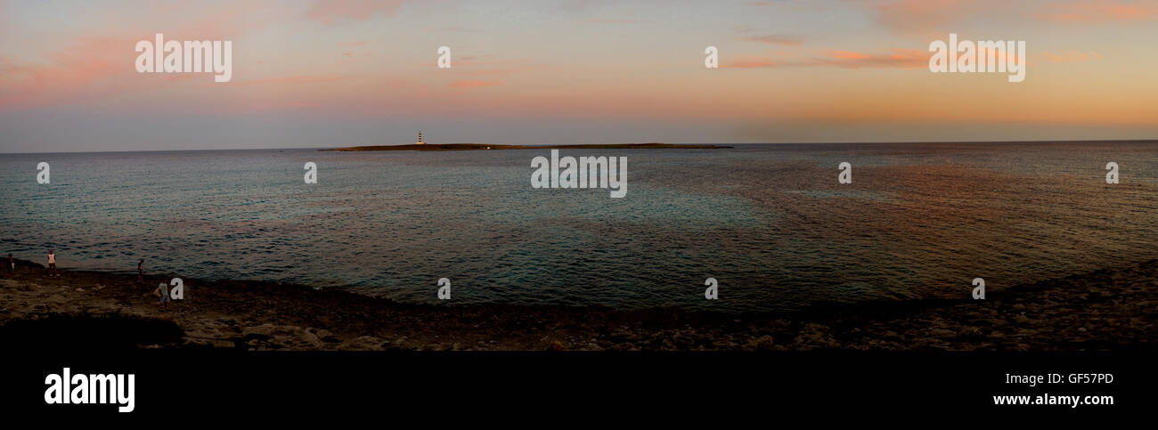 Illa de l'aire und Leuchtturm in Menorca, Balearen, Spanien. Stockfoto