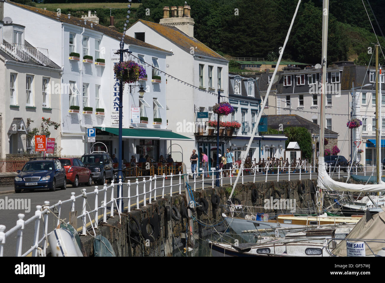 Die Pictursque Ansicht des St.Aubins Hafens bei Flut, Jersey, Kanalinseln Stockfoto