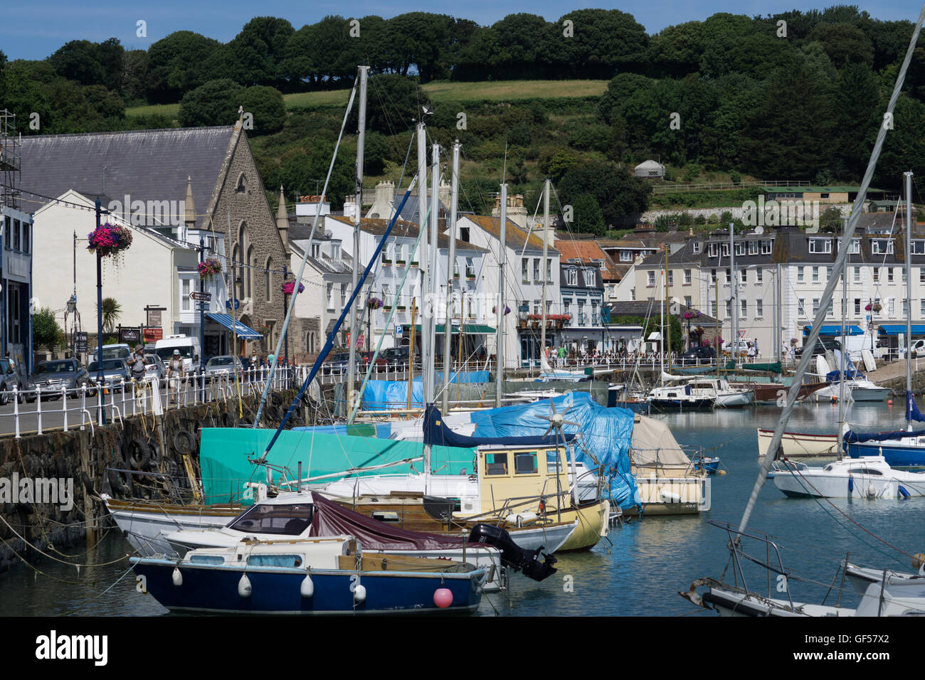 Die Pictursque Ansicht des St.Aubins Hafens bei Flut, Jersey, Kanalinseln Stockfoto