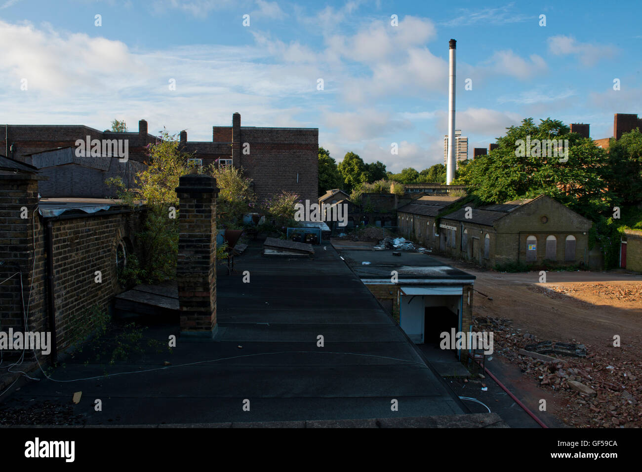 Aussenansicht Bild zeigt ein Teil des geschlossenen St Clements Krankenhauses im Londoner East End vor der großen Sanierung. Stockfoto