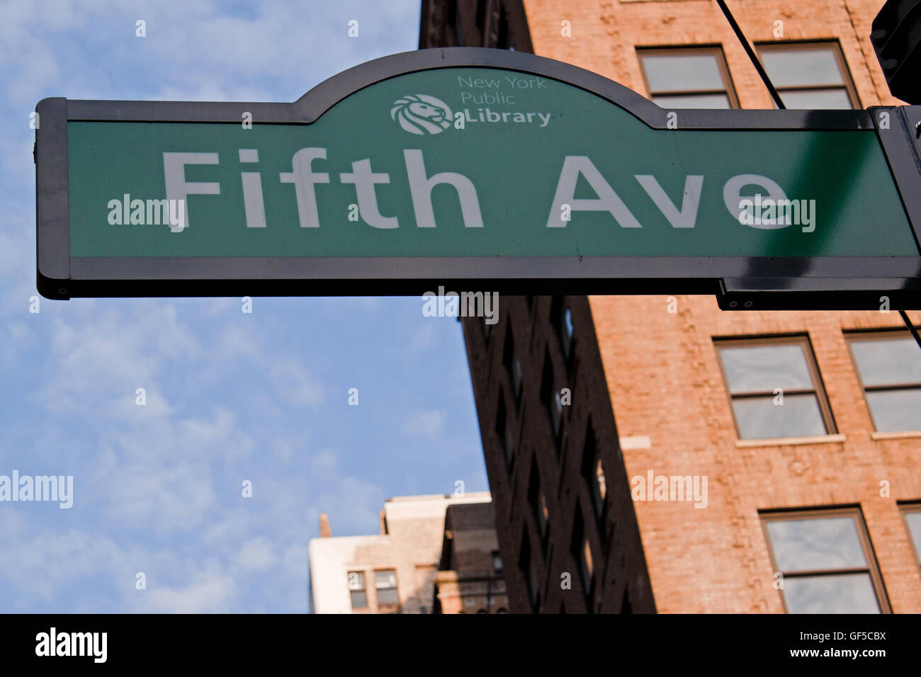 Zeichen der Fifth Avenue in Manhattan, New York Stockfoto