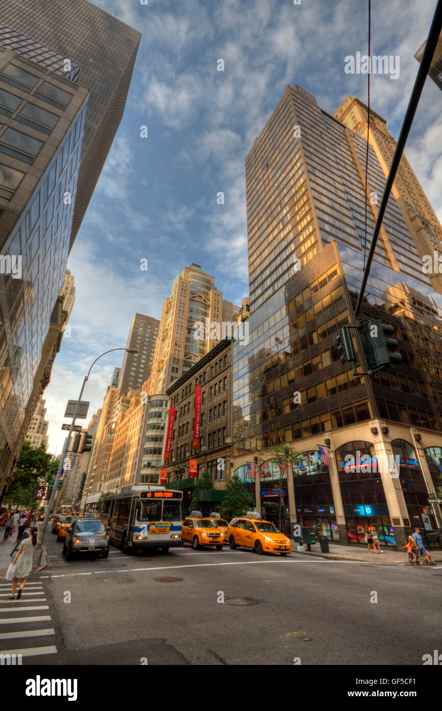 Manhattan Stadt Straßen mit gelben Taxi taxi Stockfoto