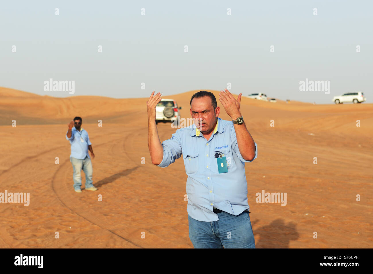 Die Dubai Wüste Fahrt im Geländewagen ist großen Touristen-Attraktion in Dubai Stockfoto