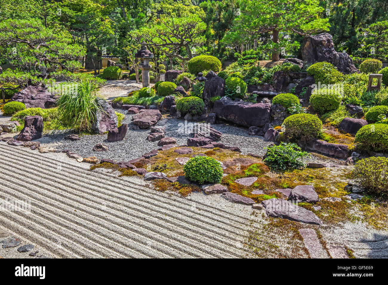 Yukinoniwa Garten - der Garten des Myomanji namens Yuki keine Niwa oder "Schnee-Garten" wurde von Matsunaga Teitoku gebaut. In seiner Blütezeit es Stockfoto