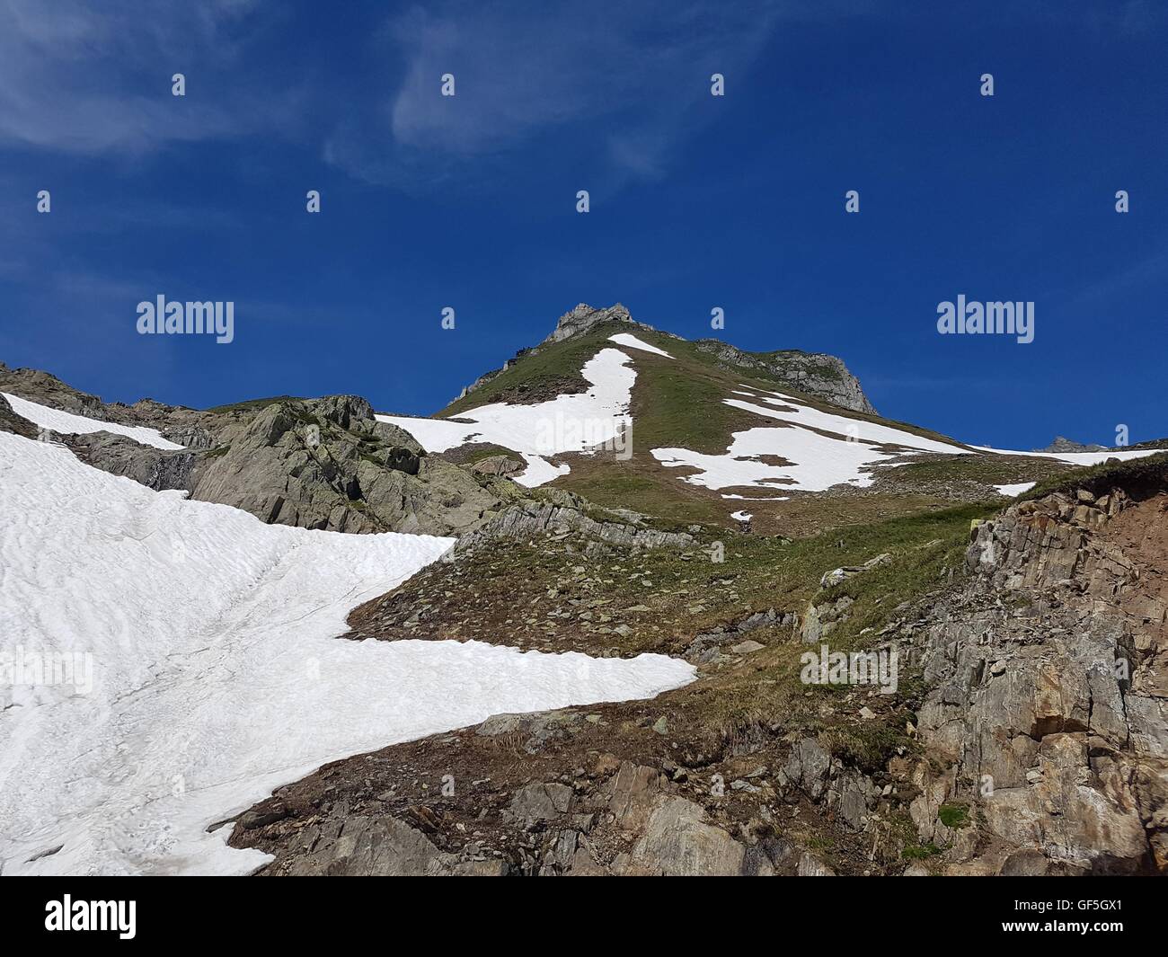 Überschrift auf den Gipfel im Hochgebirgslandschaft in den Alpen im Sommer Stockfoto