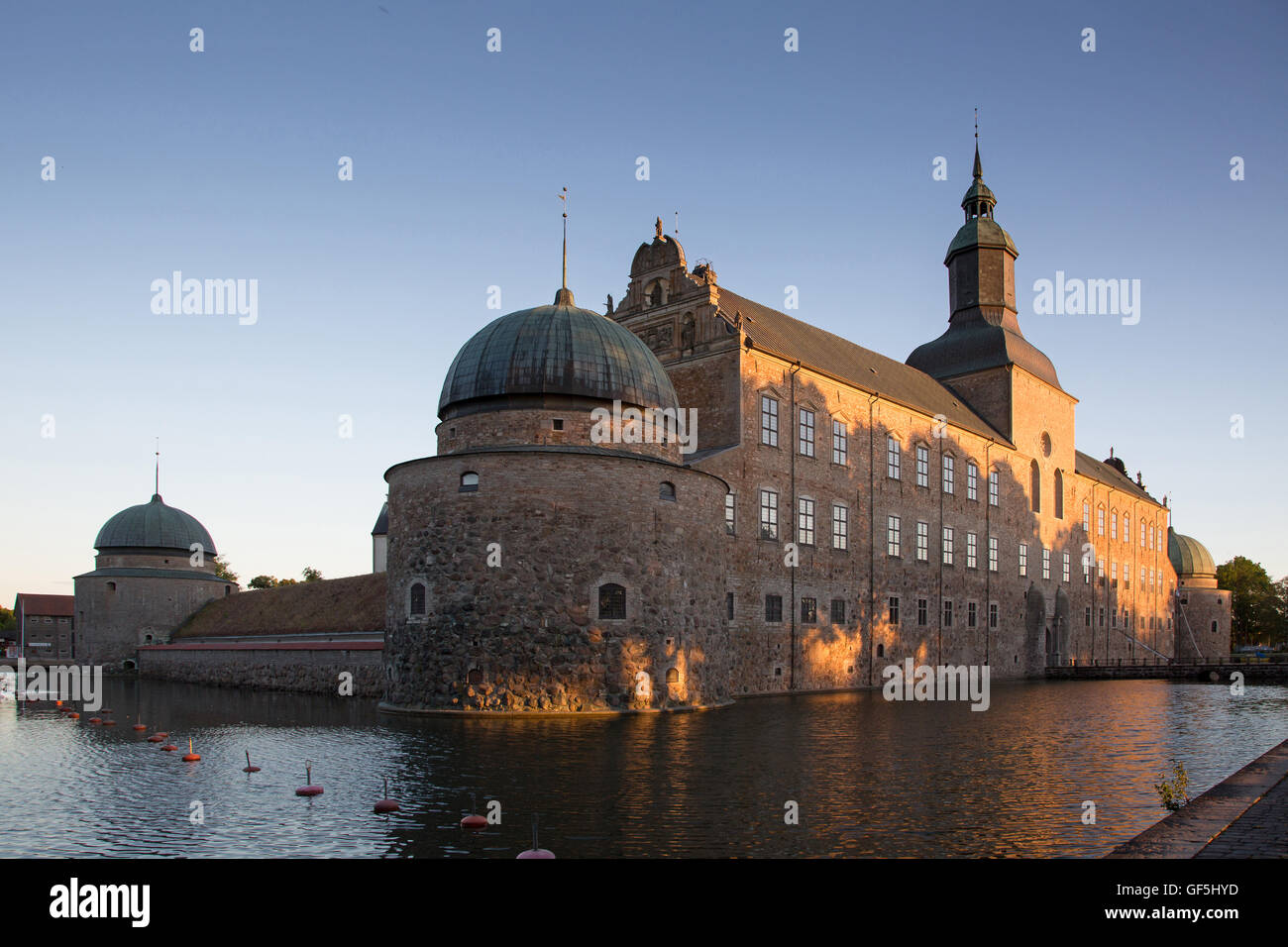 VADSTENA SCHWEDEN 26. Juli 2016. Die Burg Vadstena ist eine Burganlage, die als Festung von Gustav Vasa in den 1500er Jahren in Th erbaut wurde Stockfoto