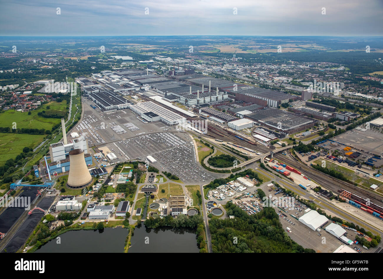 Luftbild, Volkswagenwerk Wolfsburg Autostadt und Ritz Carlton Hotel, Auspuff Skandal des Volkswagen Konzerns, Niedersachsen, Stockfoto