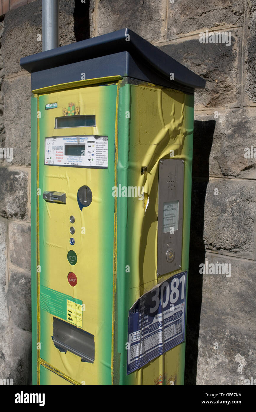 Maschine für das bezahlen und Anzeige Parken im Bezirk VIII Stockfoto