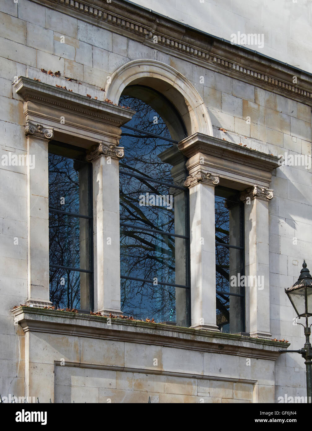 St Luke Old Street, venezianisches Fenster. Wahrscheinlich die Fugenausbildung von John James und Nicholas Hawksmoor, 1727-1733. Stockfoto