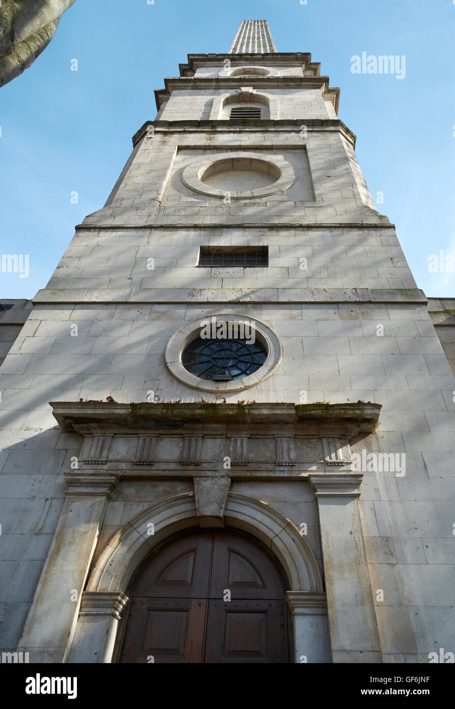 St Luke Old Street, dorische Tor und Turm. Wahrscheinlich die Fugenausbildung von John James und Nicholas Hawksmoor, 1727-1733. Stockfoto