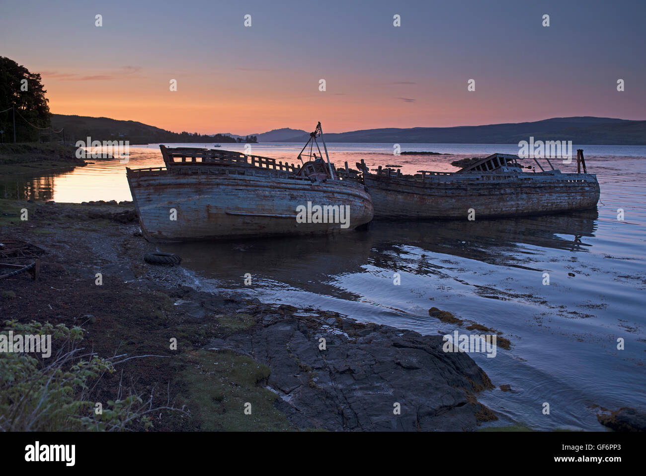 Verlassene Angeln Boote alten vernachlässigten und verfallende in Salen, Isle of Mull.  SCO 10.966. Stockfoto