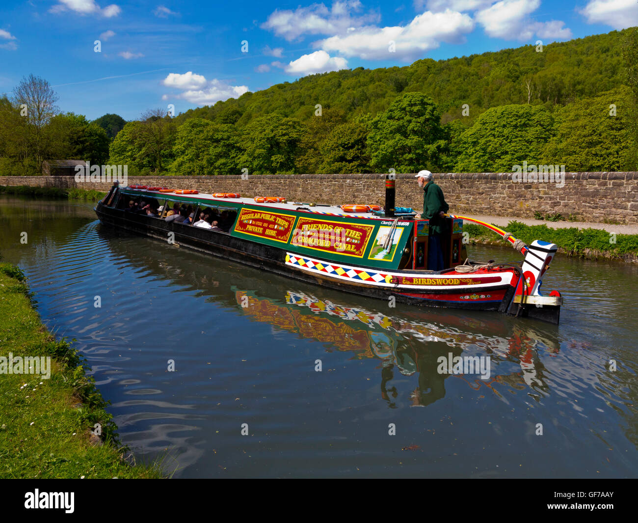 Kanalboot oder schmalen Birdswood auf eine Vergnügensfahrt laufen durch den Freunden Cromford Kanal in Cromford Derbyshire England UK Stockfoto